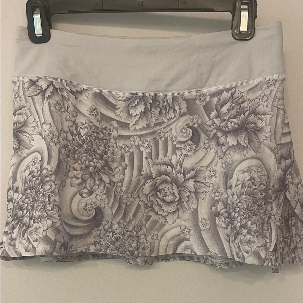 Lululemon gray tennis skirt size 4